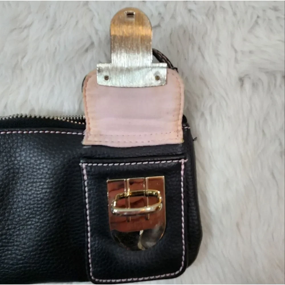 𝅺Victoria's Secret Leather Look Wristlet